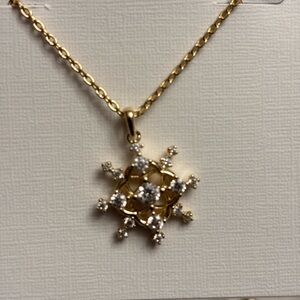 NWT and bag! Kendra Scott Gold Snowflake Necklace